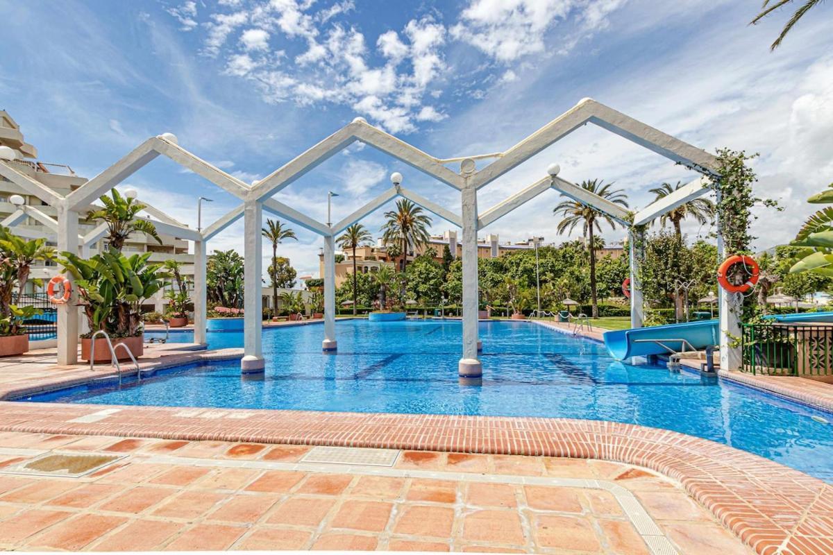 797 Holiday Rentals - Benalbeach- Moderno Piso Para 5 Con Vistas Al Mar Benalmádena Esterno foto